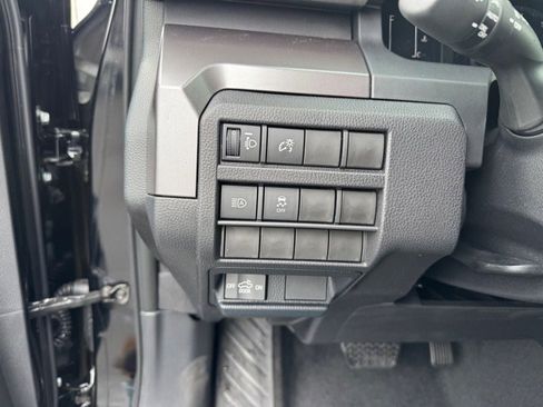 Used 2025 Toyota Tacoma SR5 AWD/4WD image 17