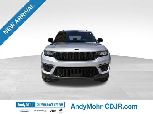 Used 2025 Jeep Grand Cherokee Limited w/ Luxury Tech Group II AWD/4WD image 2