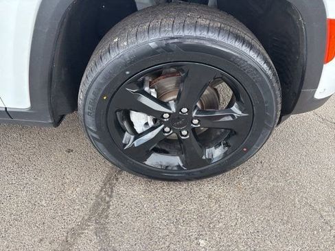 Used 2023 Jeep Grand Cherokee Limited w/ Luxury Tech Group II image 45