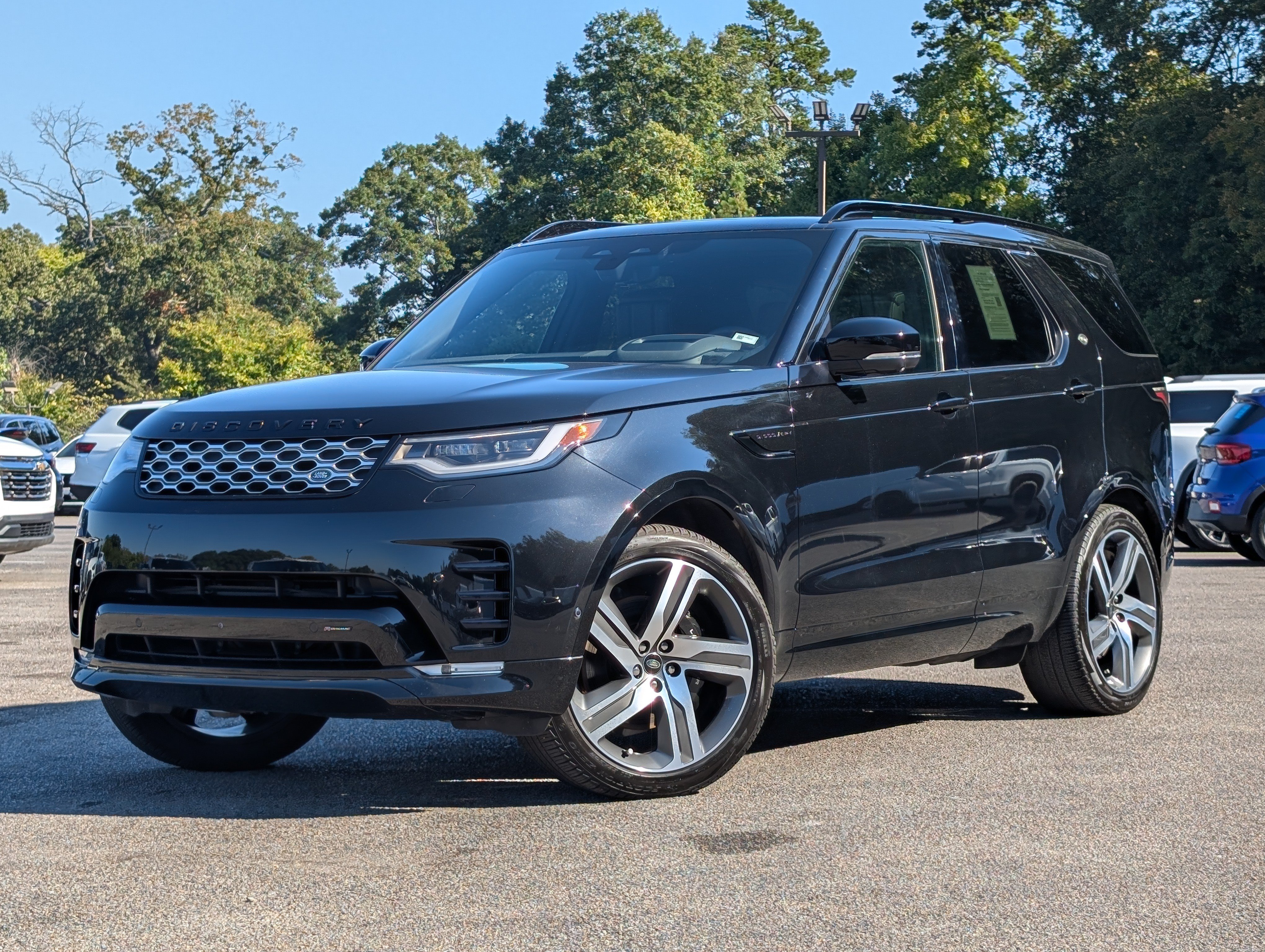 Used 2023 Land Rover Discovery Metropolitan Edition AWD/4WD image 4