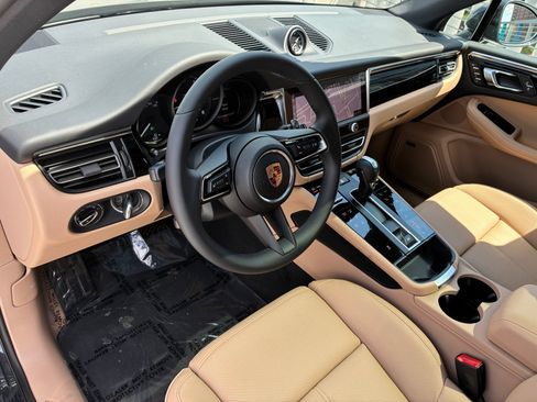 Used 2026 Porsche Macan AWD/4WD image 4