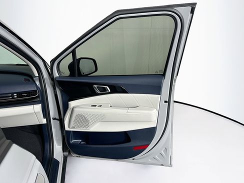 Used 2025 Kia Carnival SX Prestige FWD image 35