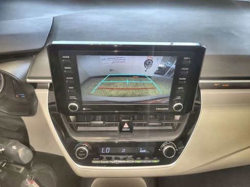 Used 2022 Toyota Corolla LE FWD image 17