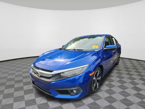Used 2016 Honda Civic Touring image 2