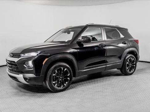 Used 2023 Chevrolet TrailBlazer LT w/ Convenience Package AWD/4WD image 2