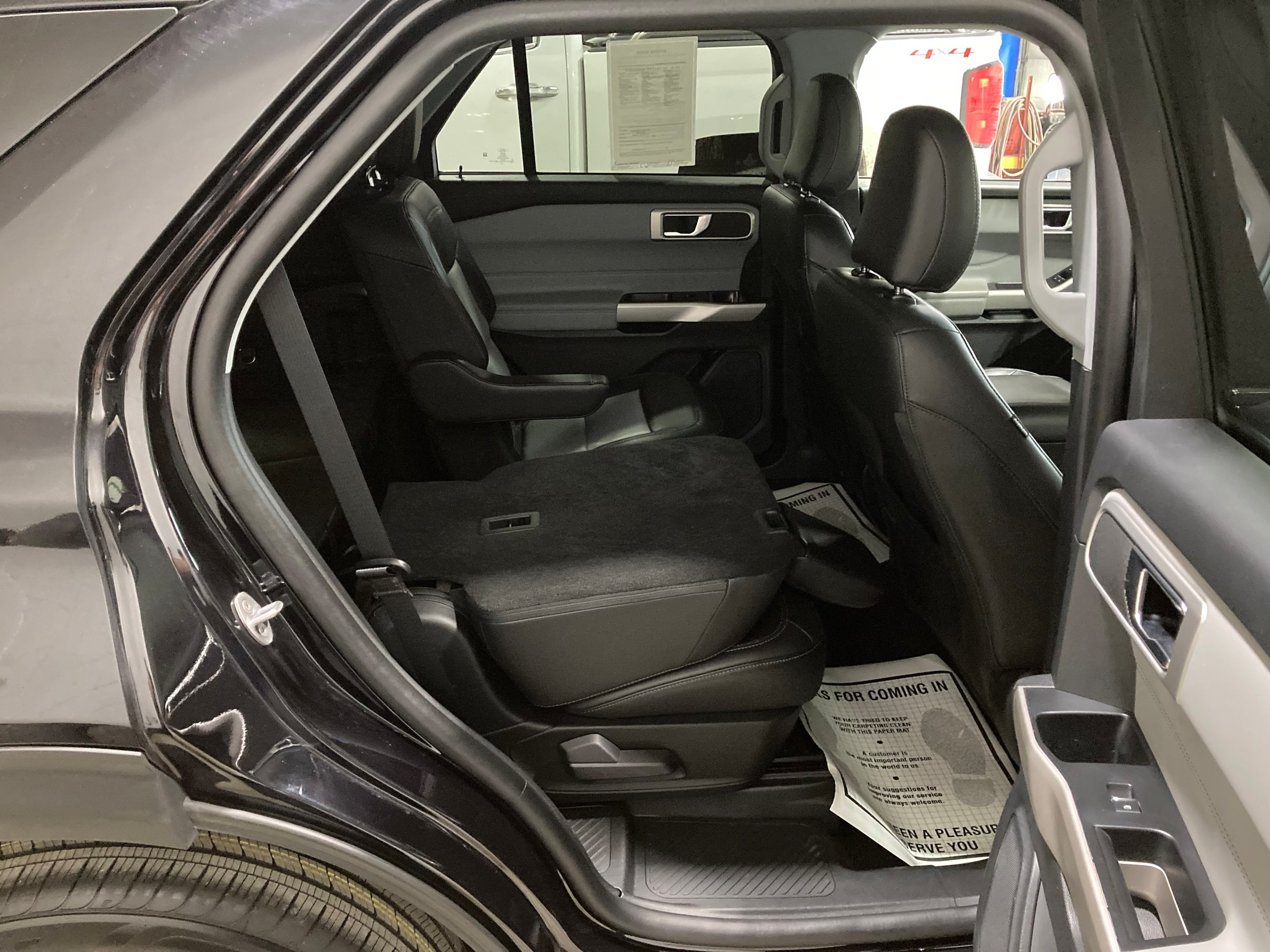 Used 2023 Ford Explorer XLT w/ Equipment Group 202A AWD/4WD image 9