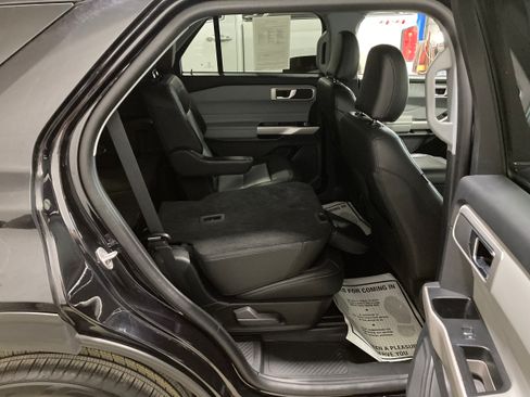 Used 2023 Ford Explorer XLT w/ Equipment Group 202A AWD/4WD image 9
