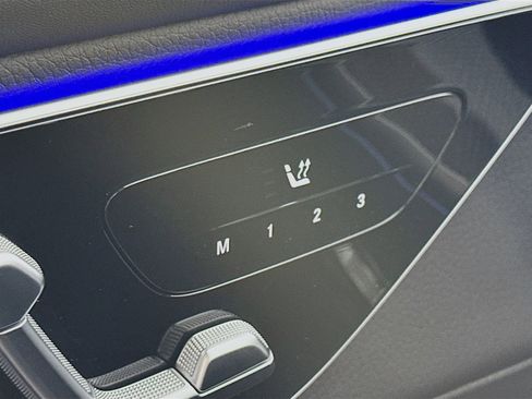 Used 2025 Mercedes-Benz GLC 300 4MATIC image 21