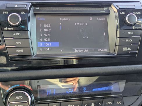 Used 2015 Toyota Corolla S image 25