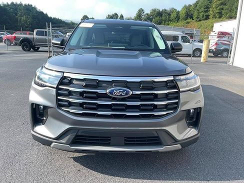 Certified 2025 Ford Explorer Active w/ Active Comfort Package AWD/4WD image 2