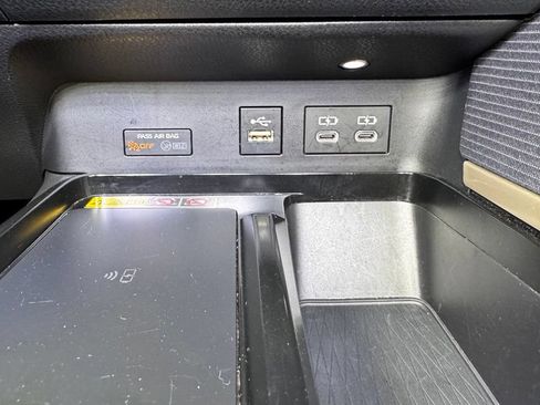 Certified 2025 Toyota Camry SE AWD/4WD image 39