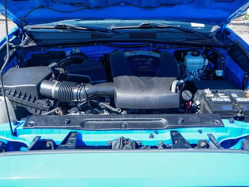 Used 2020 Toyota Tacoma TRD Off-Road w/ Technology Package image 11