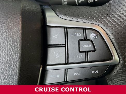 Used 2023 Toyota Sienna Limited image 16