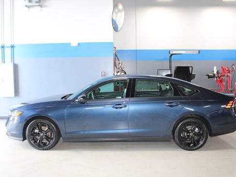 Used 2025 Honda Accord SE image 9