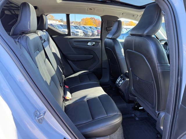Used 2022 Volvo XC40 T5 Momentum w/ Premium Package AWD/4WD image 13