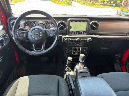 Used 2021 Jeep Gladiator Sport image 9