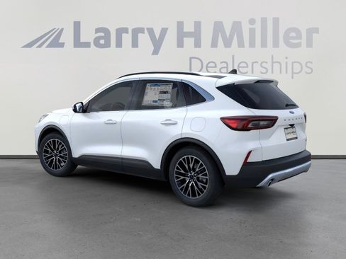 New 2025 Ford Escape PHEV w/ PHEV Premium Package image 4