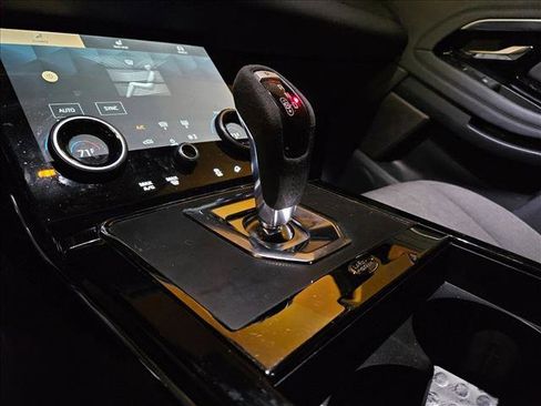 Used 2022 Land Rover Range Rover Evoque R-Dynamic SE image 8