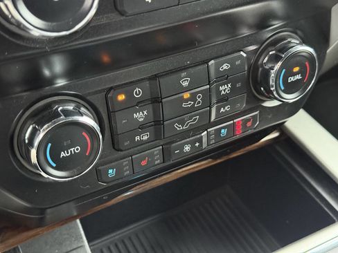 Used 2020 Ford F150 Lariat image 25