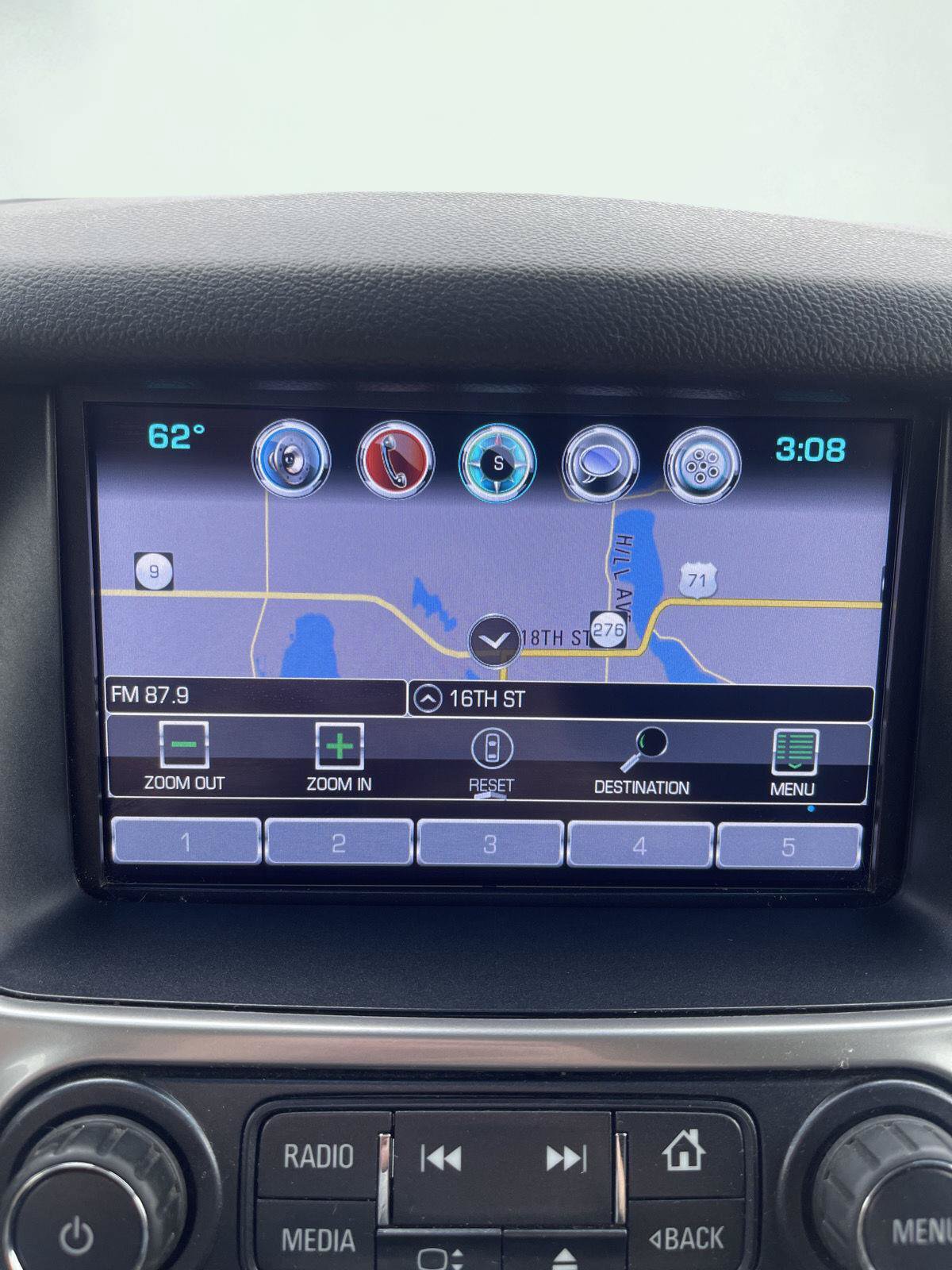 Used 2018 Chevrolet Tahoe Premier AWD/4WD image 25