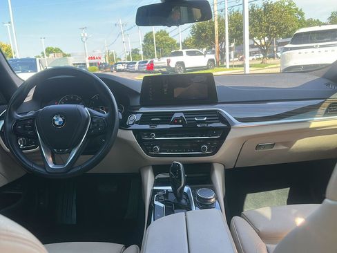 Used 2019 BMW 530i xDrive w/ Convenience Package AWD/4WD image 10