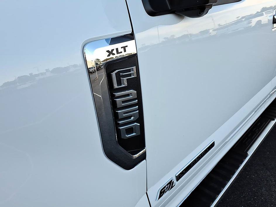 Used 2022 Ford F250 XLT w/ XLT Premium Package AWD/4WD image 13