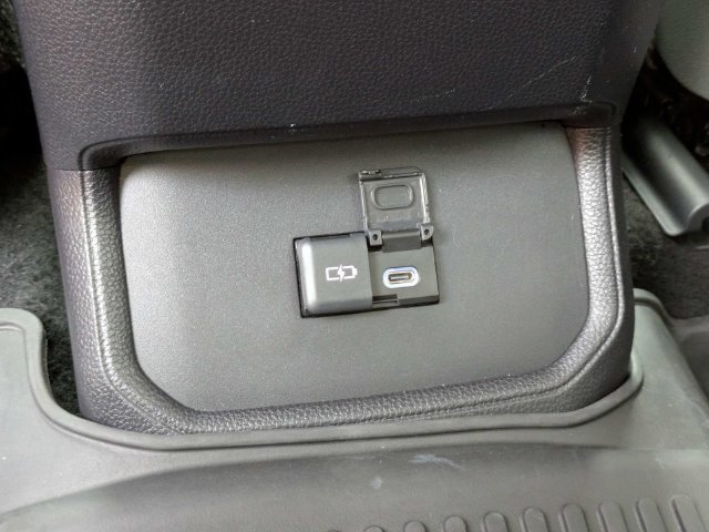 Used 2023 Toyota Highlander XLE FWD image 17