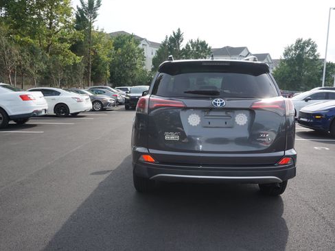 Used 2017 Toyota RAV4 XLE w/ Carpet Mat Package AWD/4WD image 5
