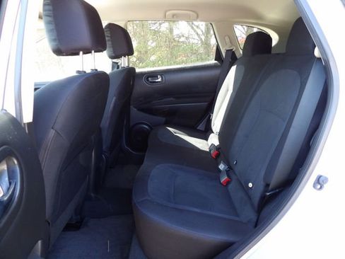 Used 2015 Nissan Rogue S w/ Convenience Package AWD/4WD image 8