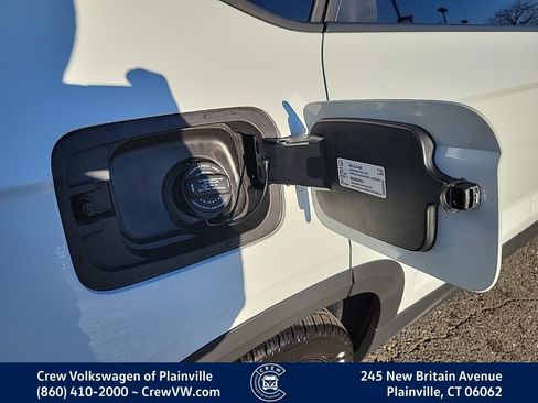 New 2026 Volkswagen Taos SE image 32