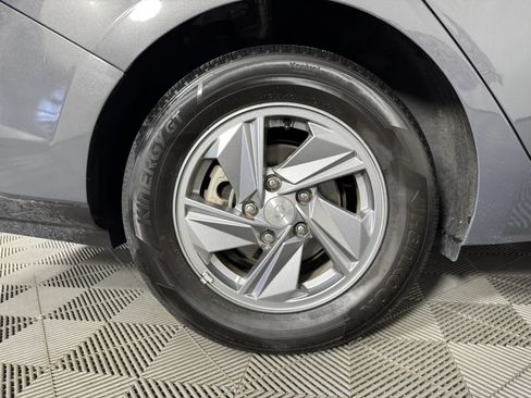 Used 2024 Hyundai Elantra SE FWD image 40