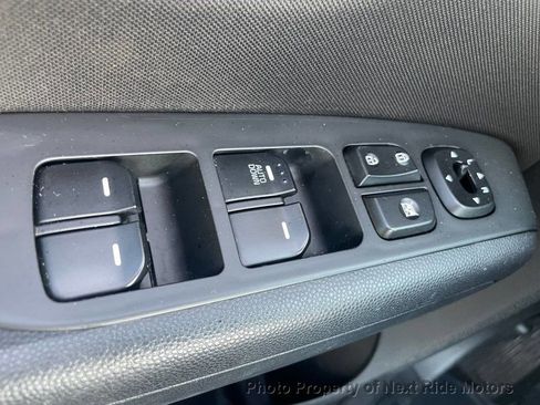 Used 2016 Kia Soul FWD image 33