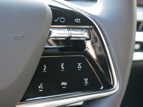 Certified 2025 Cadillac Lyriq Luxury image 21