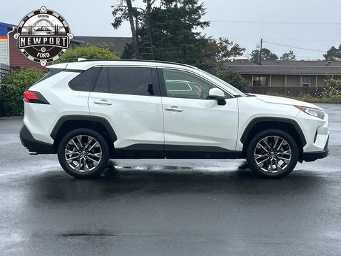 Used 2019 Toyota RAV4 Limited w/ Cold Weather Package AWD/4WD image 10