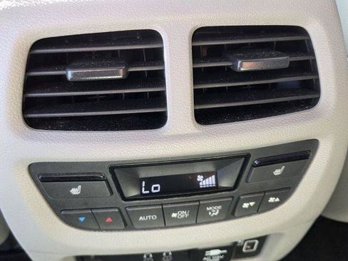 Used 2019 Honda Pilot Touring image 14