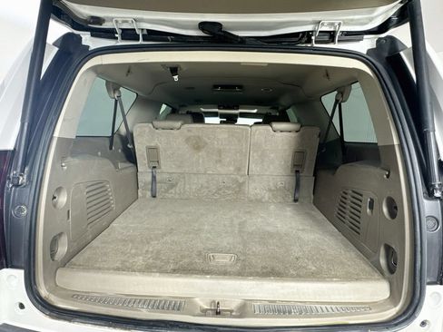 Used 2018 Chevrolet Suburban LT RWD image 32