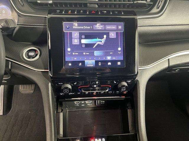 Used 2023 Jeep Grand Cherokee Laredo w/ Luxury Tech Group I AWD/4WD image 16