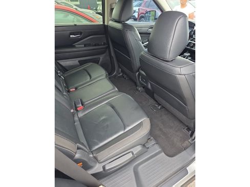 Used 2022 Nissan Pathfinder SL FWD image 4