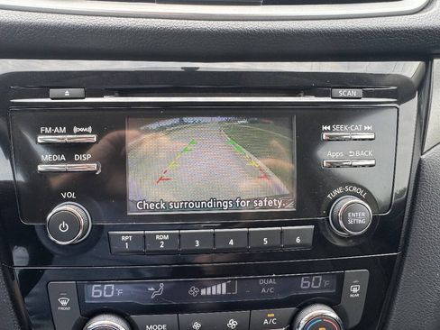 Used 2016 Nissan Rogue SV AWD/4WD image 16