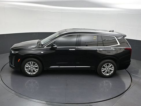Used 2025 Cadillac XT6 Luxury FWD image 16