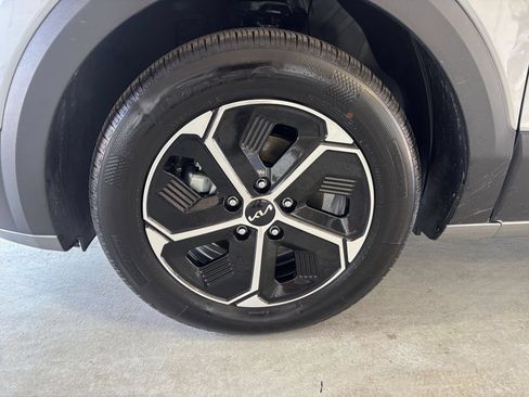 Used 2026 Kia Niro LX FWD image 28