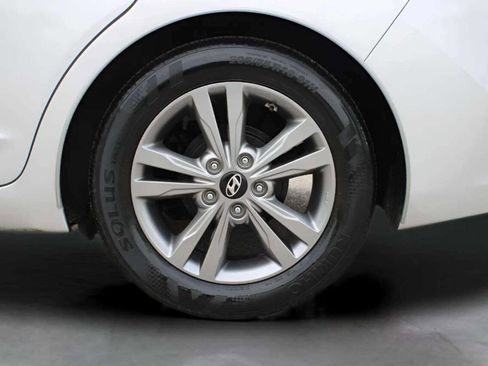 Used 2017 Hyundai Elantra Value Edition image 28