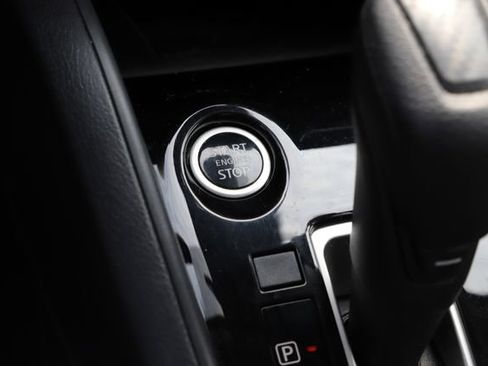 Used 2025 Nissan Versa SV FWD image 27