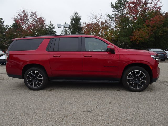 Used 2022 Chevrolet Suburban RST w/ Luxury Package AWD/4WD image 10