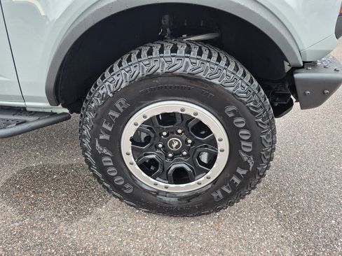 Used 2022 Ford Bronco 4-Door w/ Sasquatch Package AWD/4WD image 12