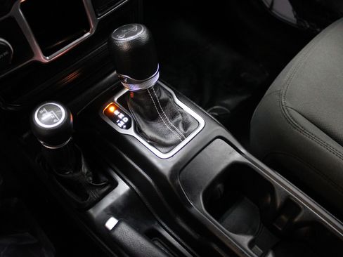 Used 2018 Jeep Wrangler Unlimited Sport AWD/4WD image 34