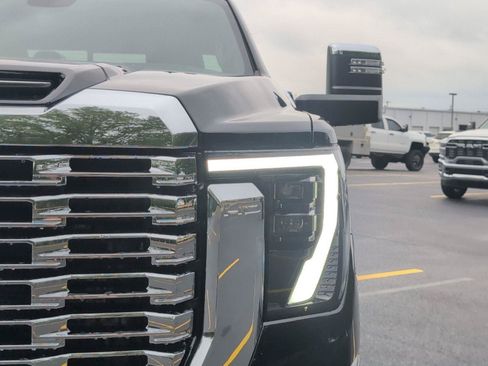 New 2026 GMC Sierra 2500 Denali w/ Denali Reserve Package AWD/4WD image 12