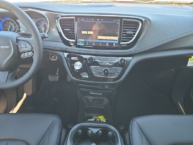 New 2026 Chrysler Pacifica Select w/ S Appearance Package FWD image 11