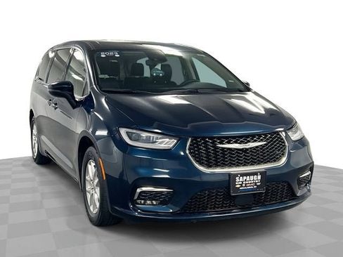 Used 2023 Chrysler Pacifica Touring-L FWD image 1
