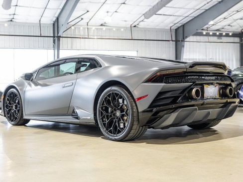 Used 2022 Lamborghini Huracan EVO RWD image 4